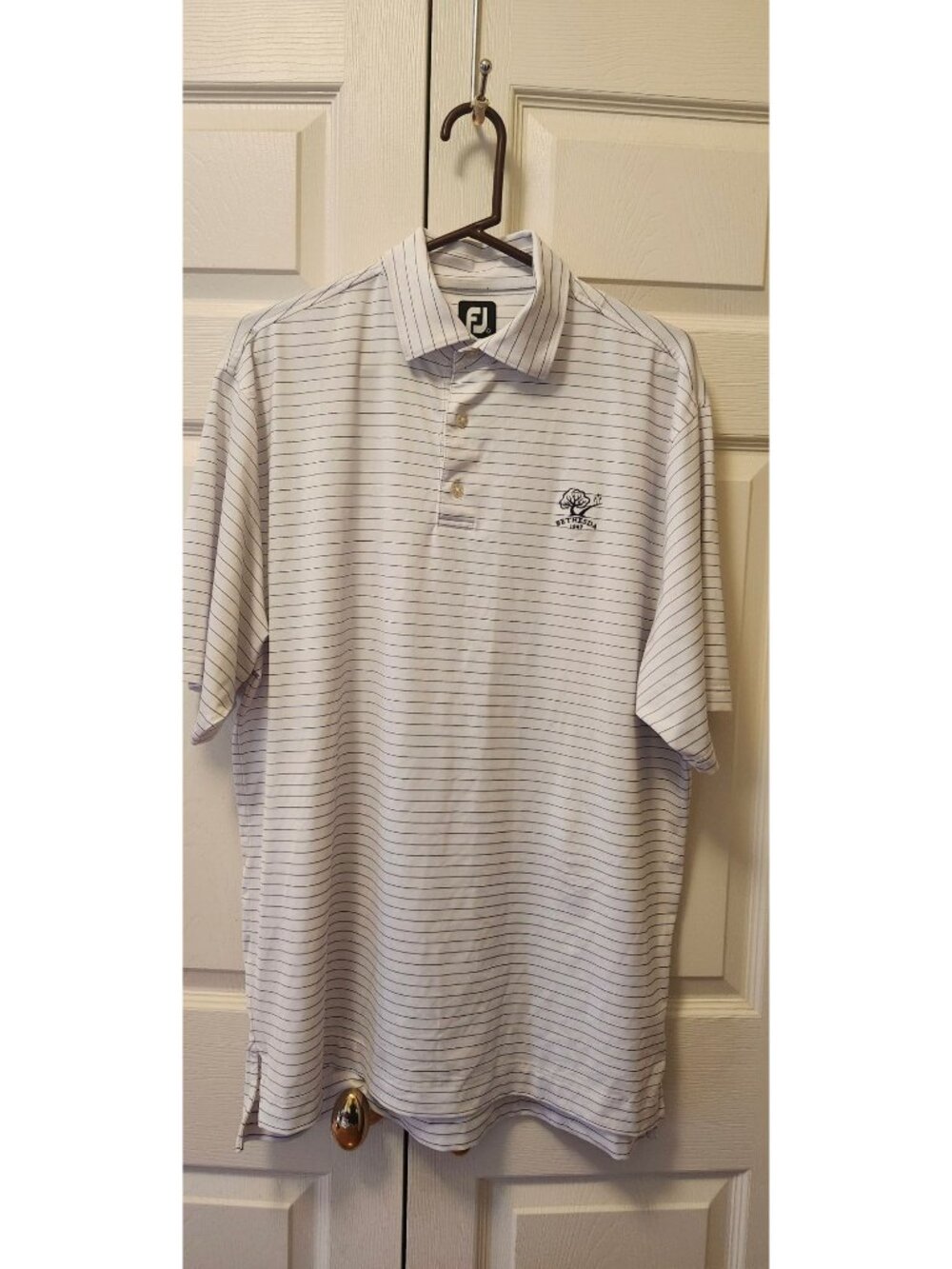 Men FootJoy White Blue Stripes Bethesda Country Club Golf Shirt Size L